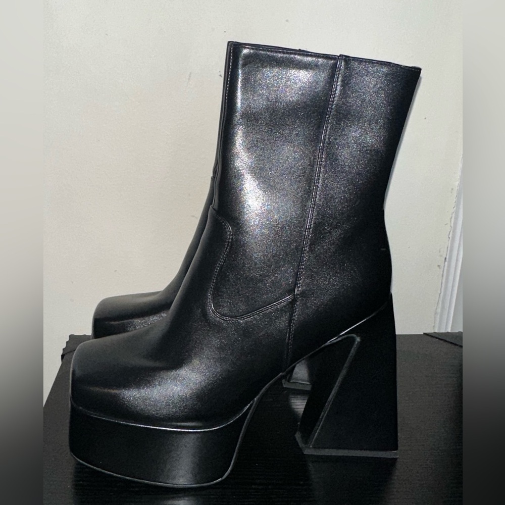 Black Platform Chunky 5 Inch Heel Boots.